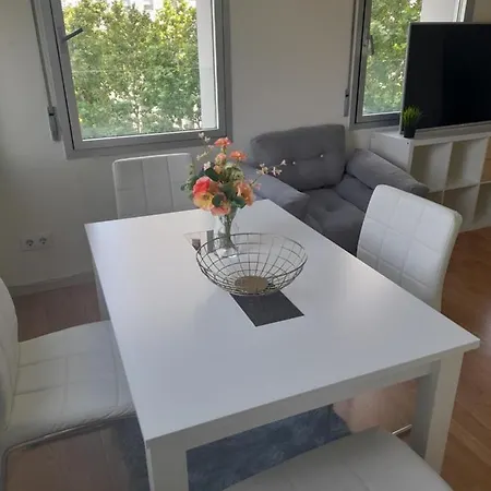 Апартаменты Precioso Apartamento De Alquiler En Santa Coloma. Barcelona